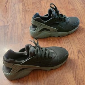 Nike Huarache Run Olive Green